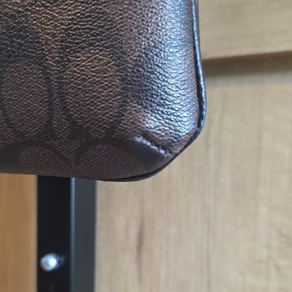 (J8) Coach Brown Messenger Bag with Structured Design Cross Body Design - Picture 6 of 15